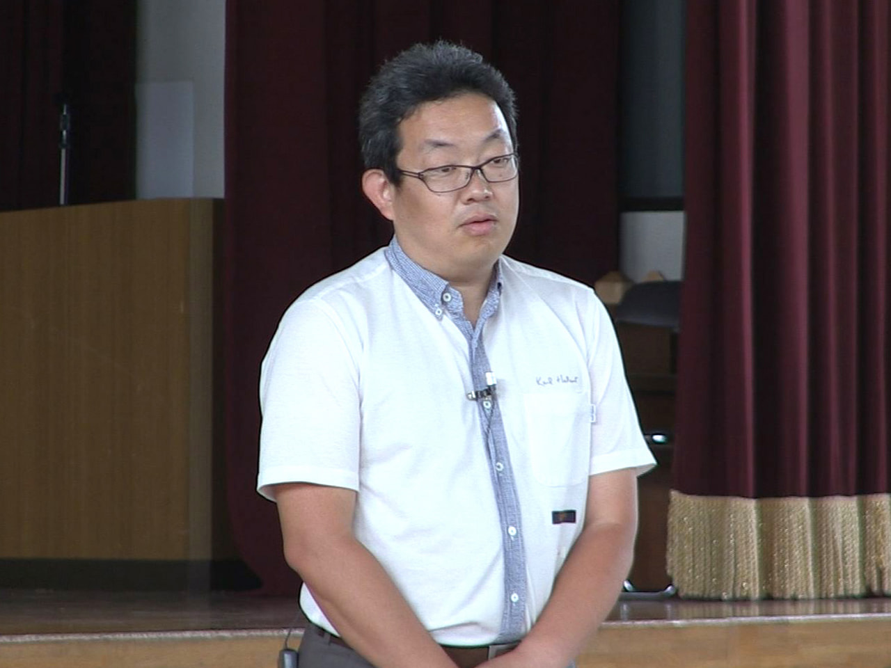 去年、創立１５０周年を迎えた山県市の富岡小学校で２９日、卒業生で医師の寺澤大祐さ...