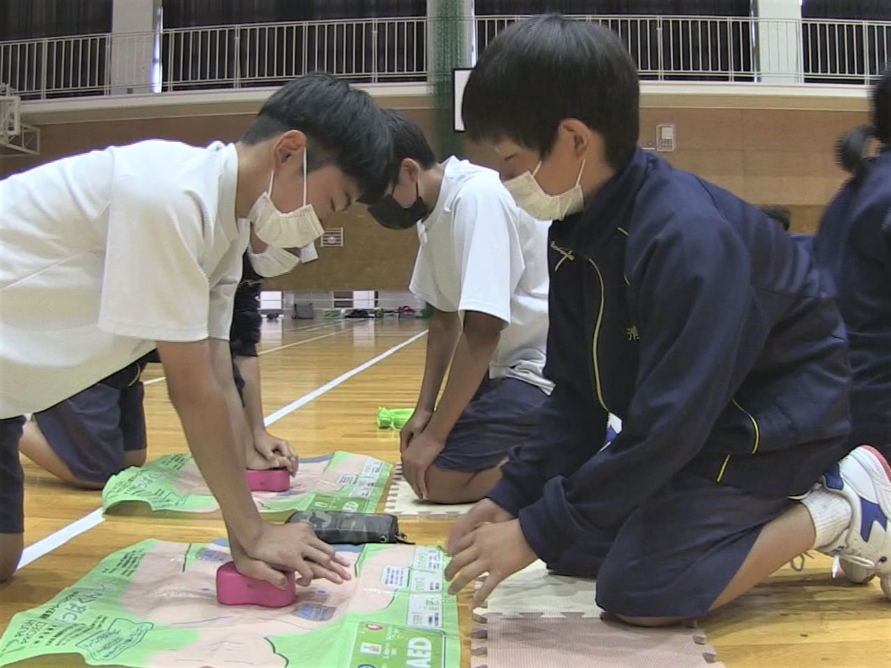 救急救命の基礎知識を学ぶ授業が飛騨市の中学校で行われました。 この授業は、救急救...