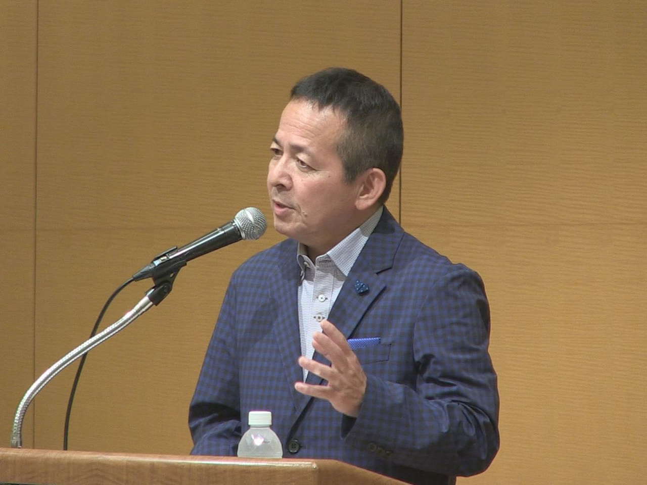 岐阜新聞・岐阜放送懇談会の岐阜例会が29日、岐阜市のホテルで開かれ、長年にわたり...