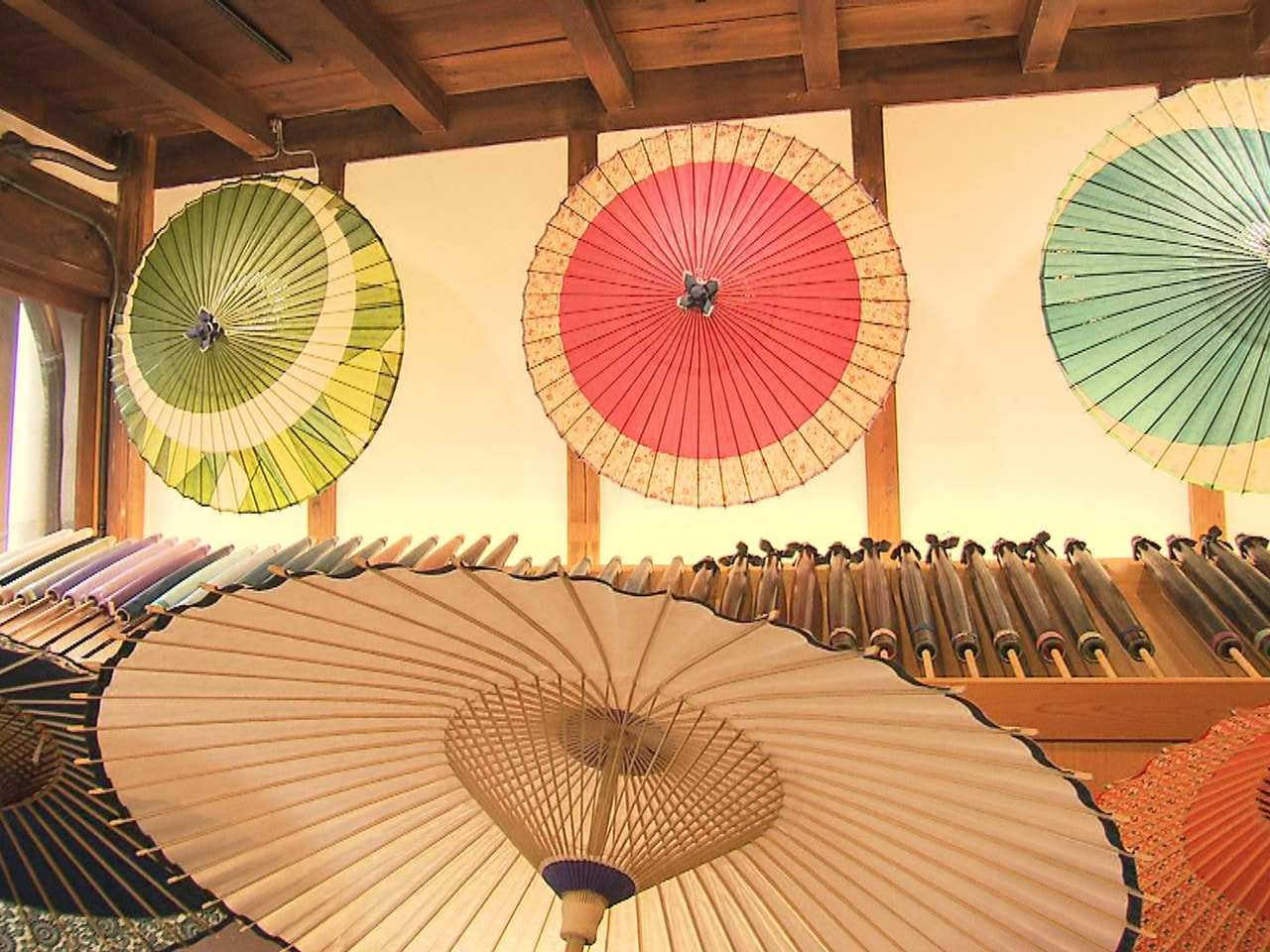 日本最大の和傘産地岐阜。２０２２年３月には伝統的工芸品にも認定されました。普段の...