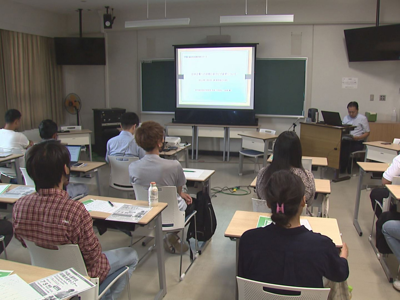 外国人留学生の県内就職を促進しようと、大垣市の岐阜協立大学で5日、留学生を対象と...