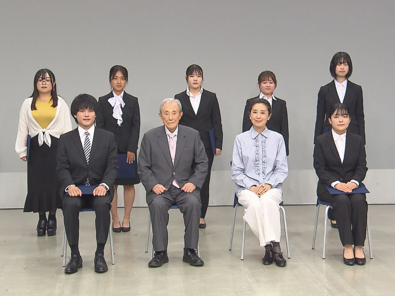 岐阜杉山記念財団の今年度の奨学生が決まり、決定証書の授与式が、18日岐阜放送本社...