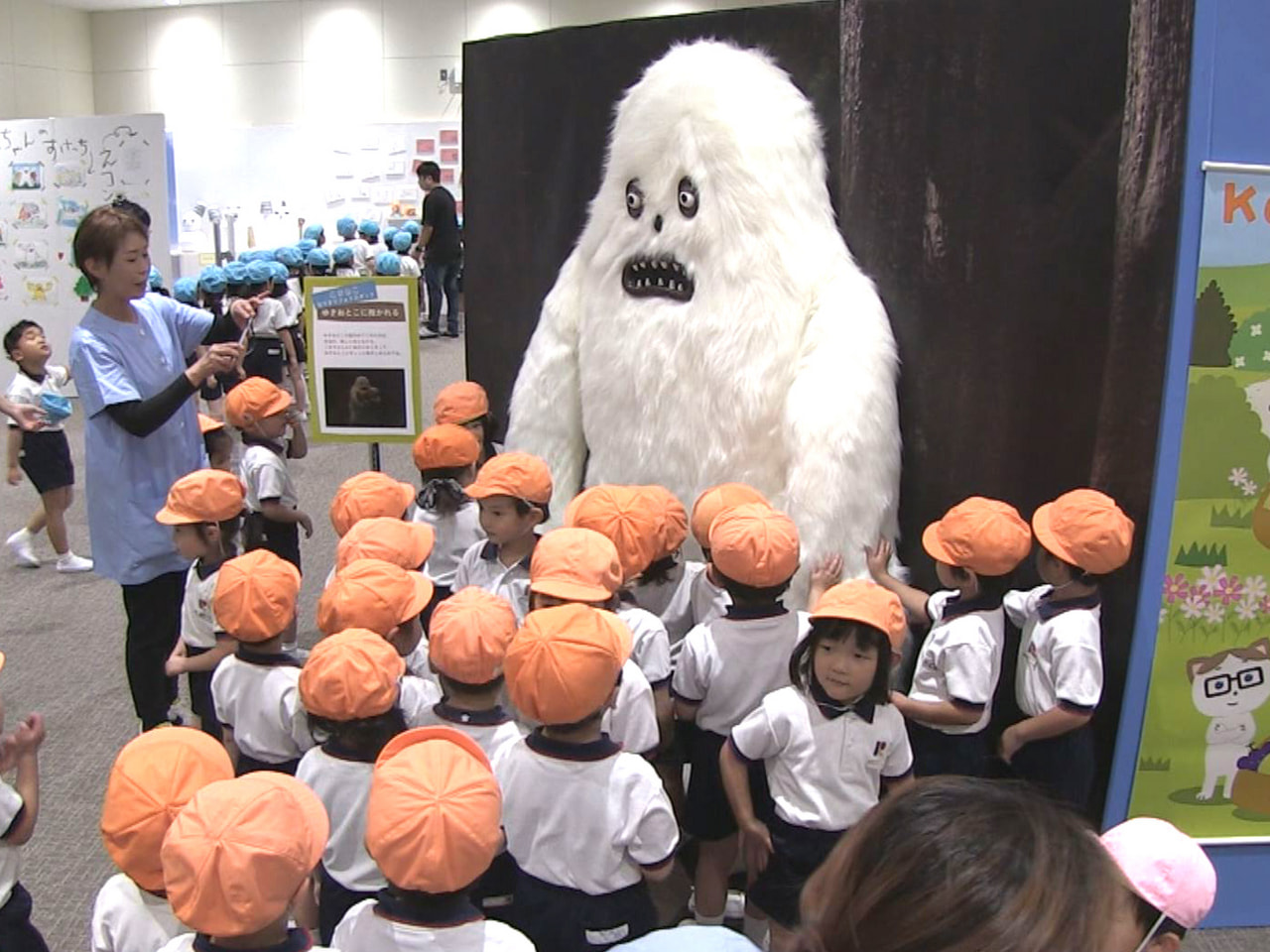 岐阜市のマーサ21にアニメ「こまねこ」の体験型展示スペースが設けられ、一足早く招...