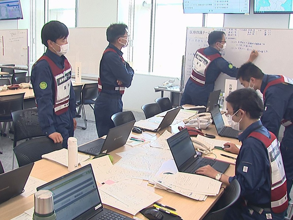 県内への弾道ミサイルの飛来と着弾を想定した訓練が2日、県庁で行われ、県の職員や自...