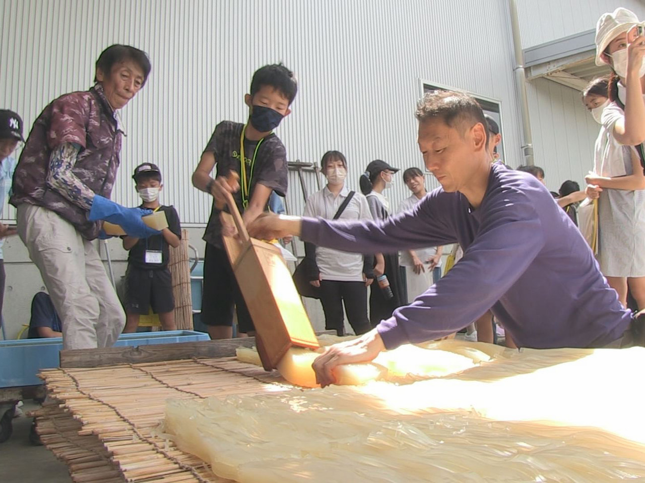 恵那市で生産が盛んな「寒天」をテーマにした宿泊イベントが行われ、県内の子どもたち...
