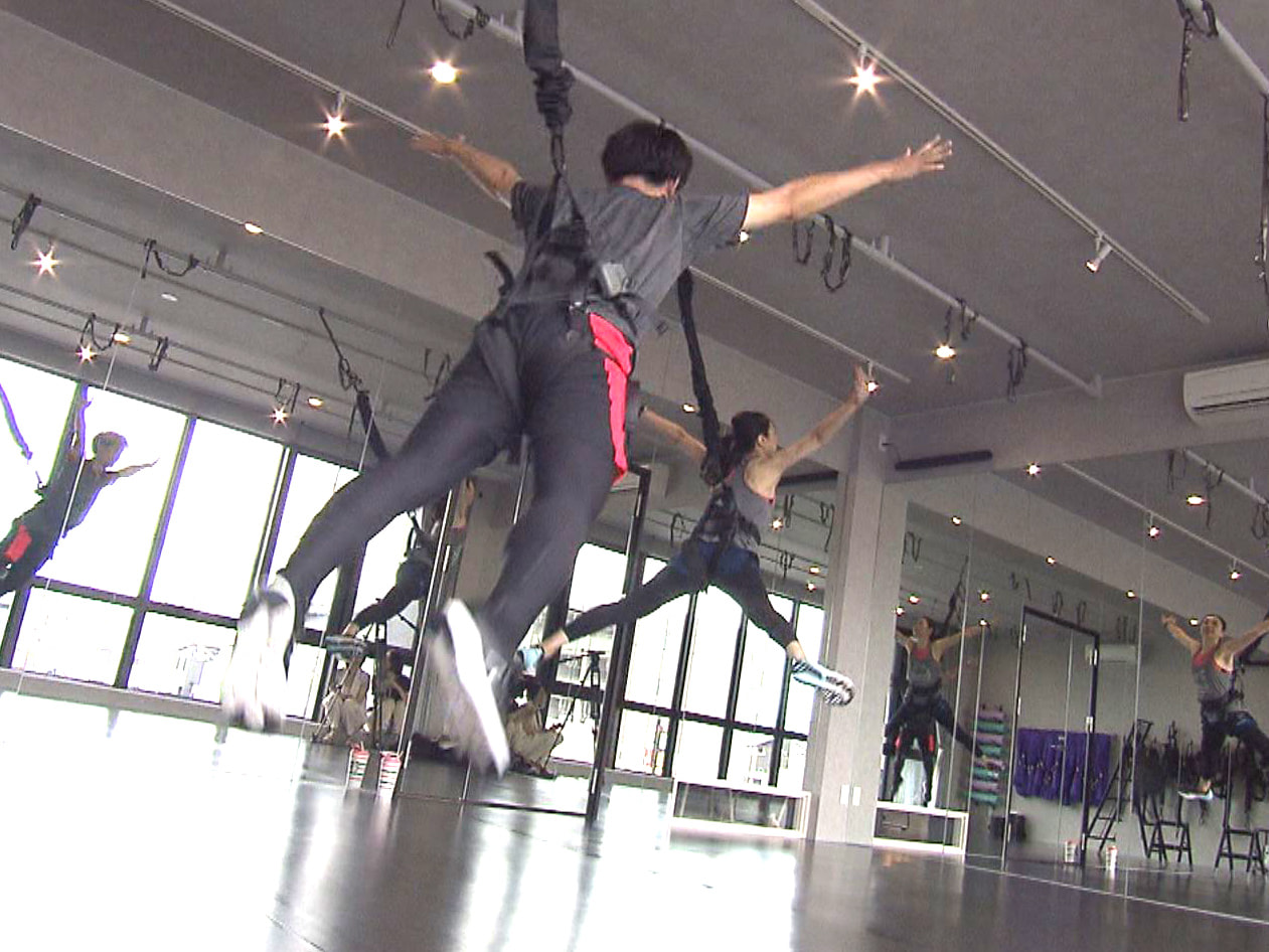 伸縮性のあるゴム「バンジーコード」を使った新感覚の全身運動ができる施設が、岐阜県...