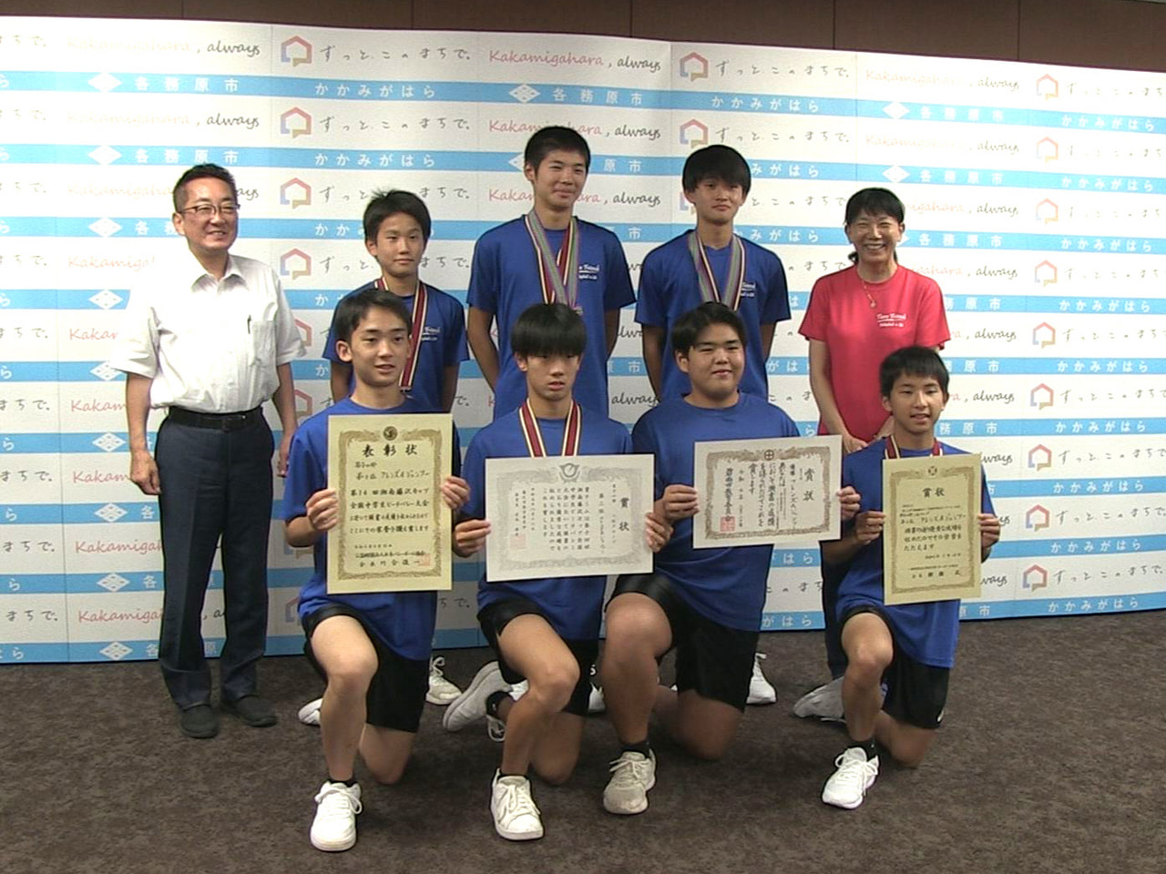 各務原市に拠点を置く男子ジュニアバレーボールクラブ「フレンズ」の選手が先月、ビー...