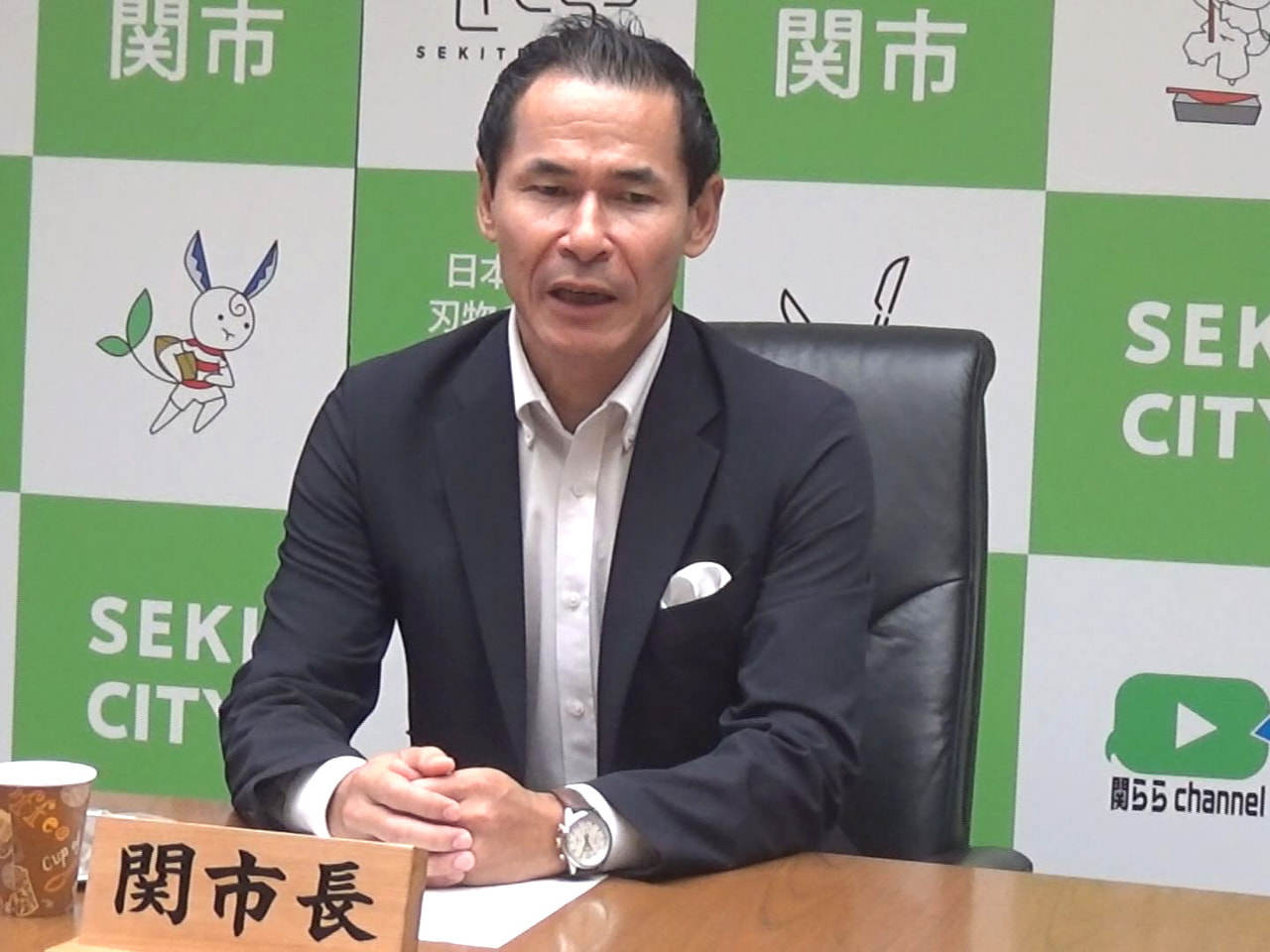 今期限りで退任する関市の尾関健治市長が19日、任期満了(21日)を前に市役所で退...