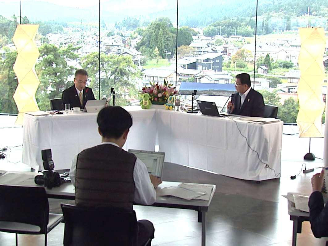 岐阜県の古田肇知事と福井県の杉本達治知事による懇談会が4日、岐阜県関ケ原町で開か...