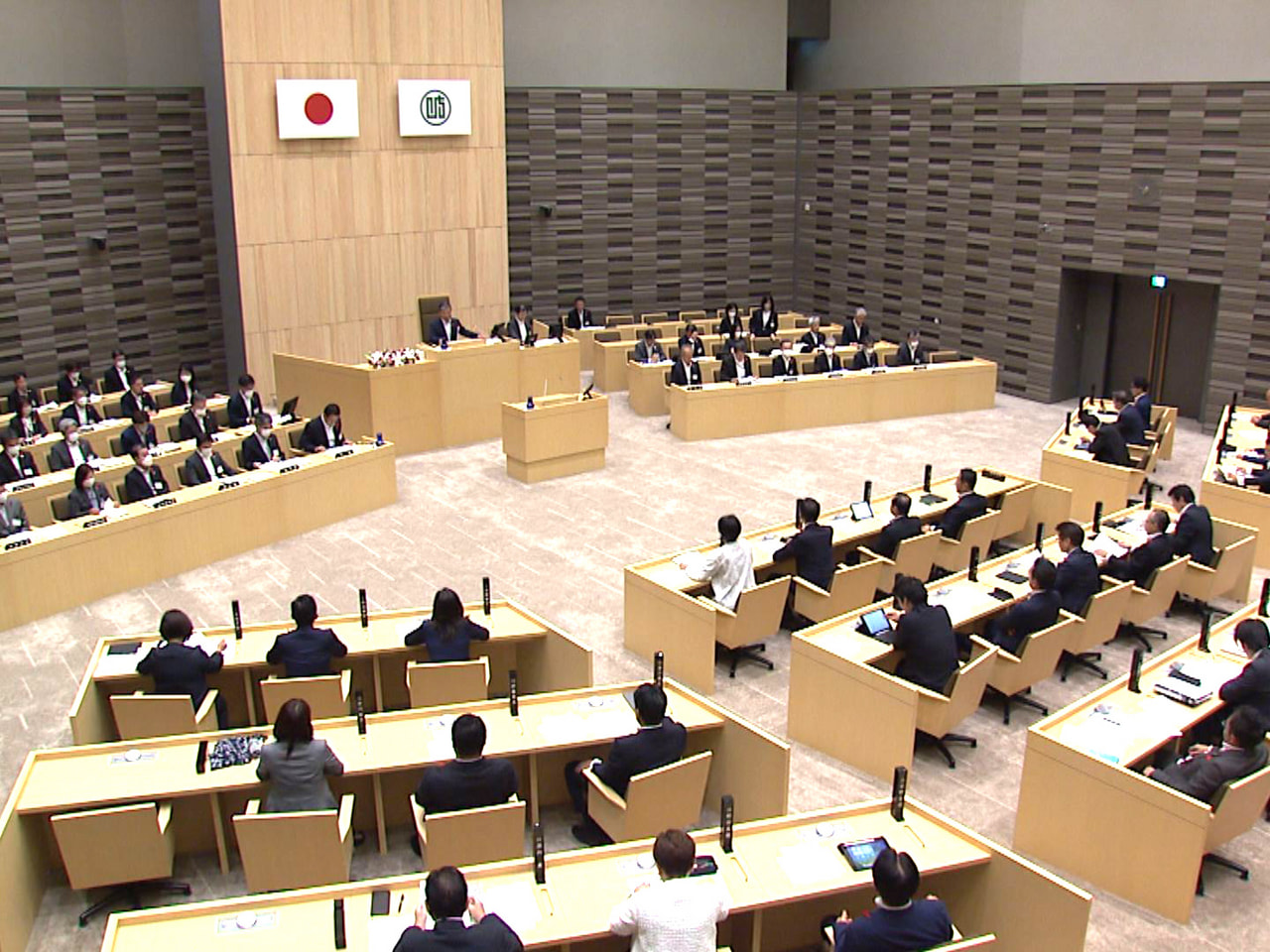 県議会の9月定例会は5日、金融支援事業や特定外来生物「コクチバス」の緊急対策など...