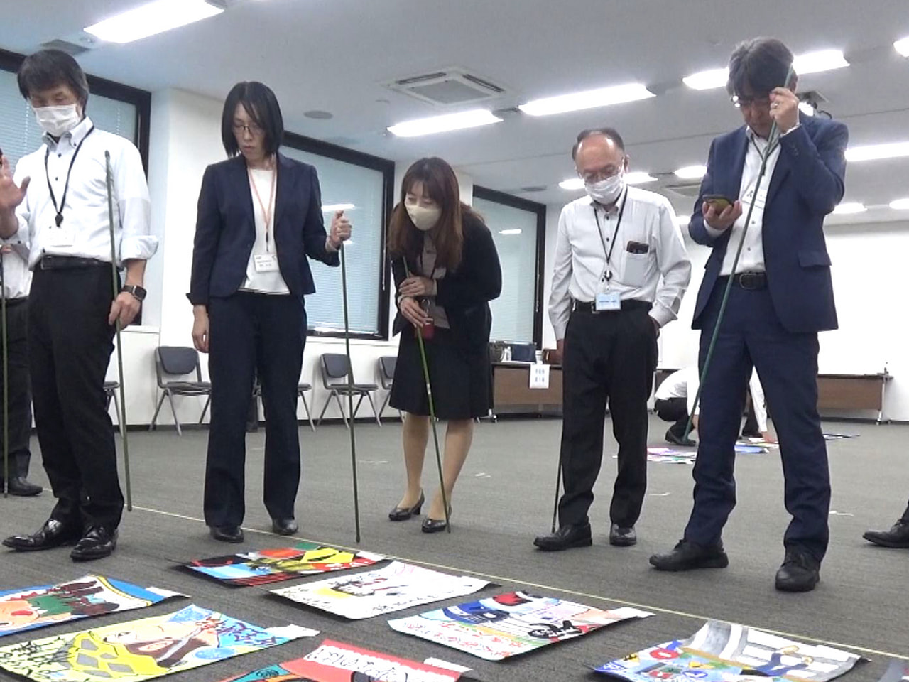 第52回JA共済県小・中学生交通安全ポスターコンクールの審査会が10日、岐阜市で...