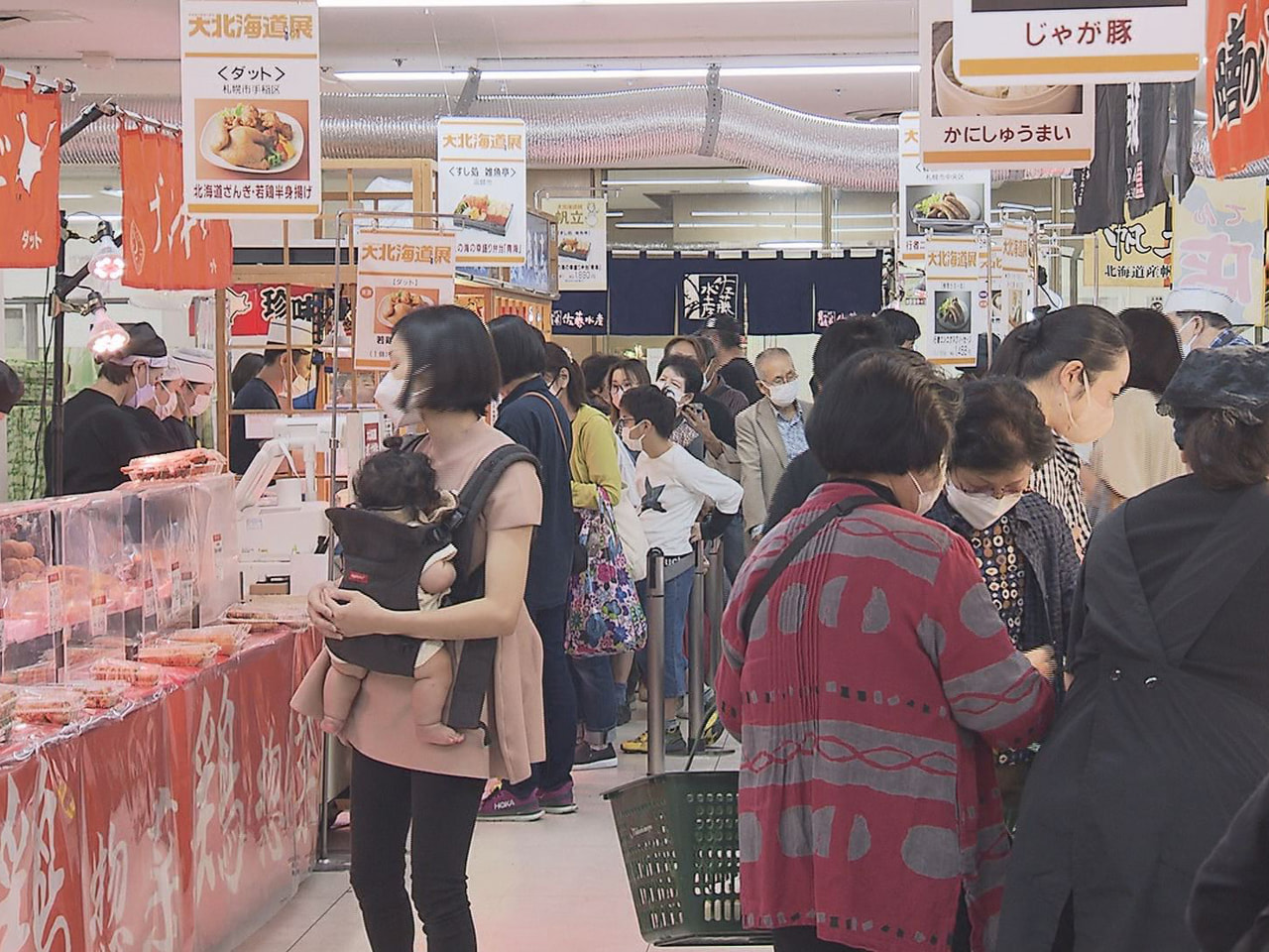 北海道の旬の味覚が一堂に集まる人気の物産展「大北海道展」が11日、岐阜市の百貨店...