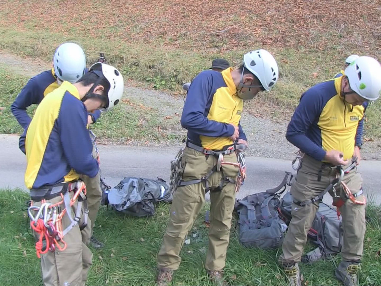 県警の山岳警備隊に新しく入隊した隊員に対する訓練が、２５日から高山市の国立乗鞍青...
