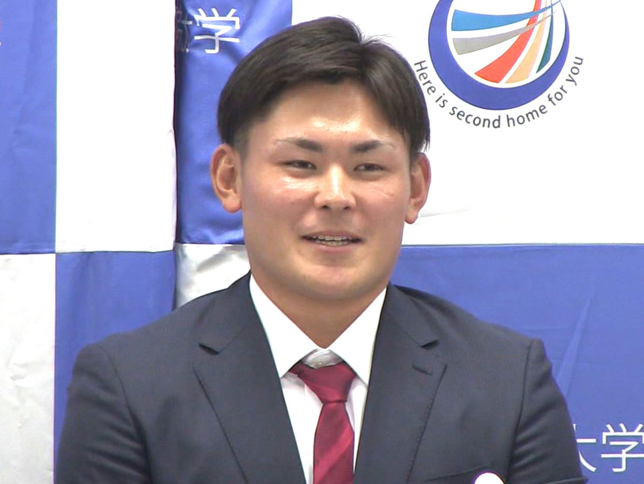 プロ野球のドラフト会議が26日開かれ、中京学院大学の赤塚健利投手(22)が、広島...
