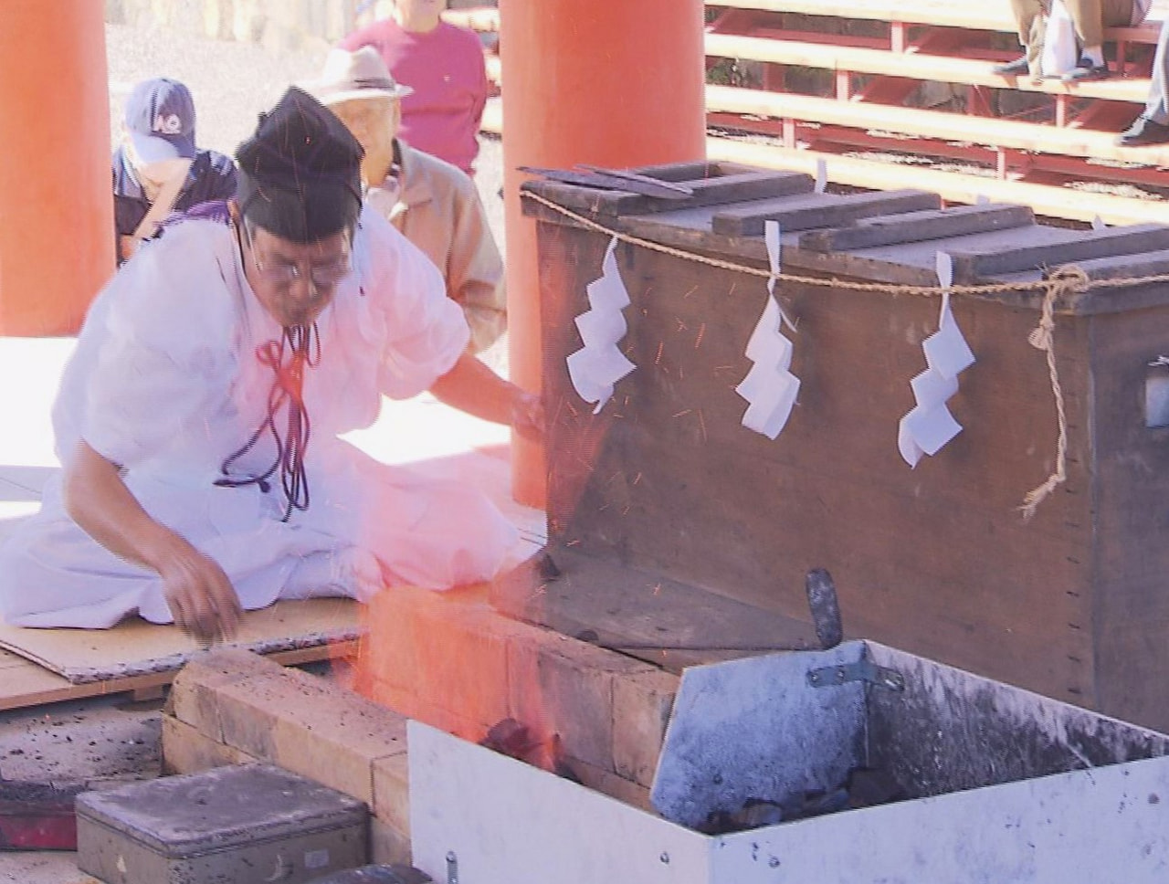 いい刃(118)にちなんだ刃物の日の8日、金属の神を祭る不破郡垂井町の南宮大社で...