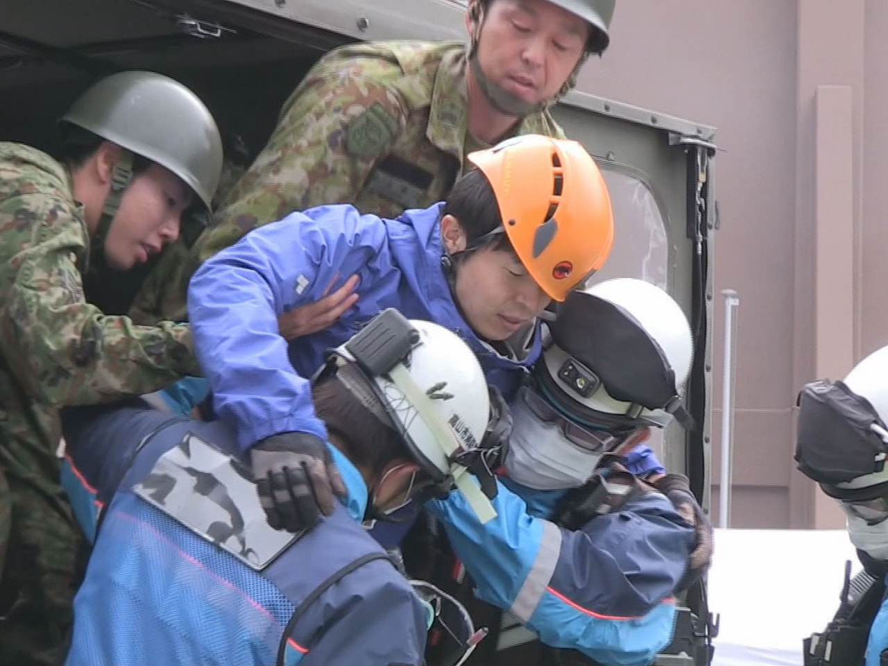 高山市奥飛騨温泉郷で、焼岳の噴火警戒レベルが引き上げられたと想定した官民一体の避...