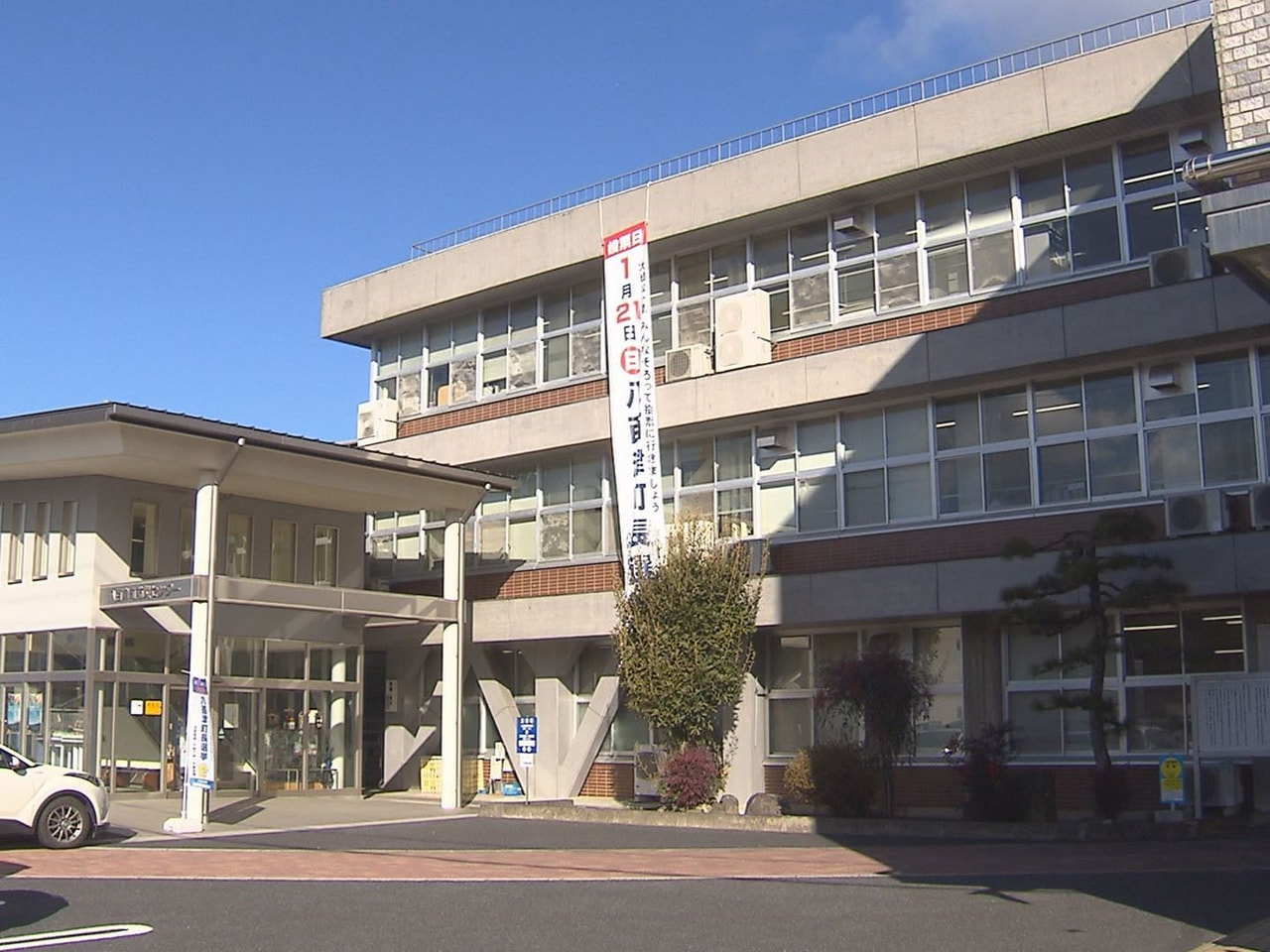任期満了に伴う加茂郡八百津町の町長選挙が１６日告示され、現職と新人１人が立候補し...