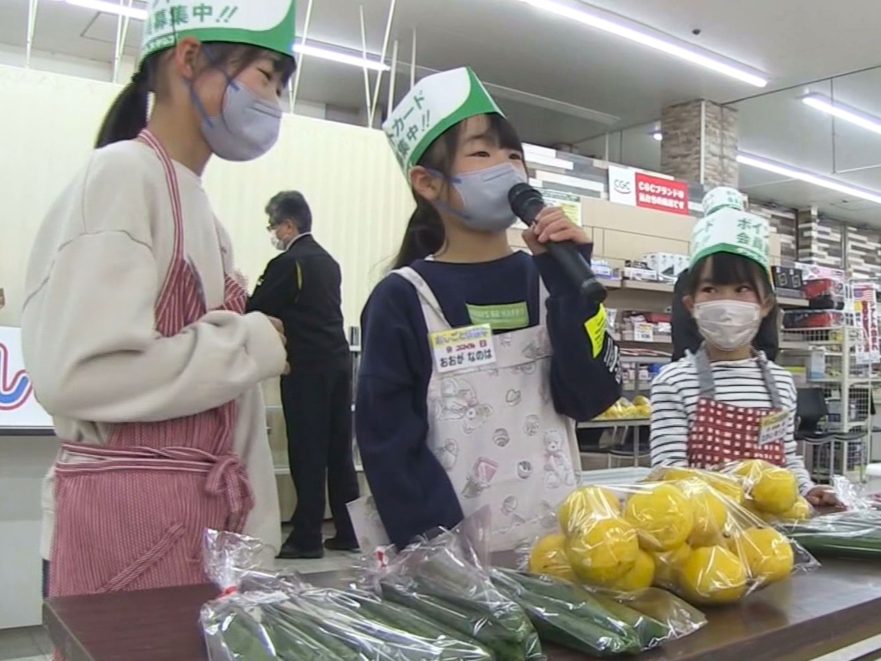 中津川市のスーパーマーケットで、子どもを対象にした職場体験イベントが行われました...