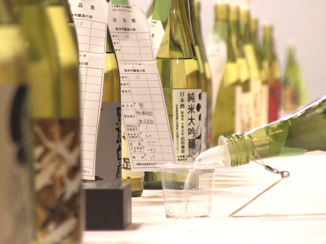 岐阜県内の造り酒屋が新酒の出来栄えを競う県新酒鑑評会の表彰式が１１日、岐阜市で開...