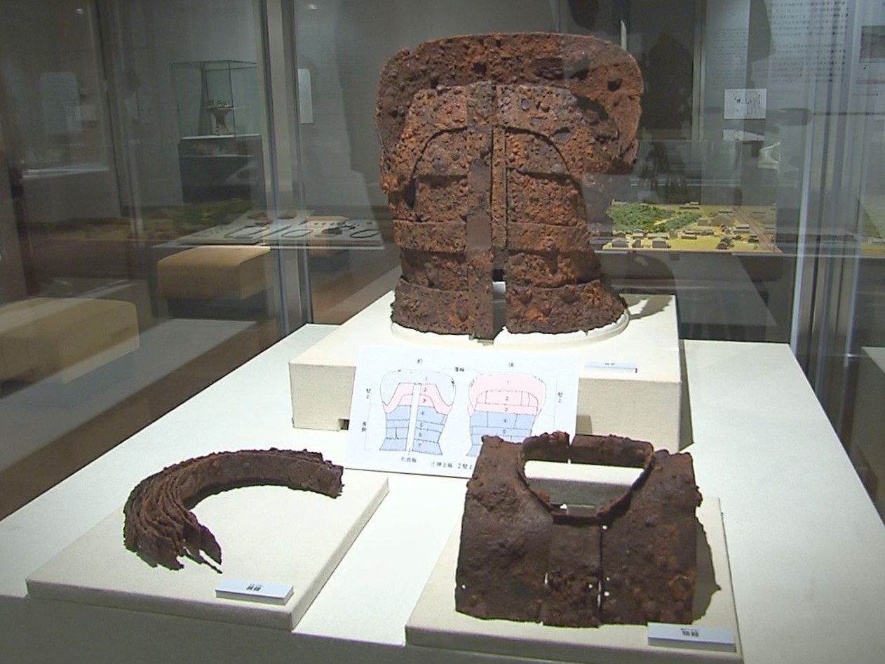 岐阜県内の古墳から出土した鏡や鎧などの副葬品を集めた企画展が、岐阜市歴史博物館で...
