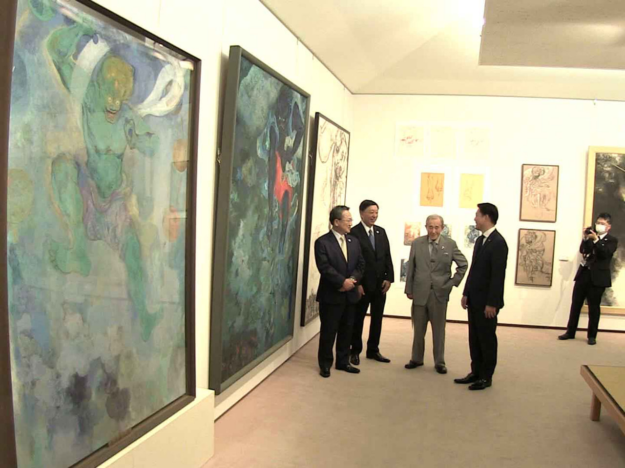 岐阜市出身の兄弟日本画家、加藤栄三と東一が描く「風神」と「雷神」をそろって展示し...