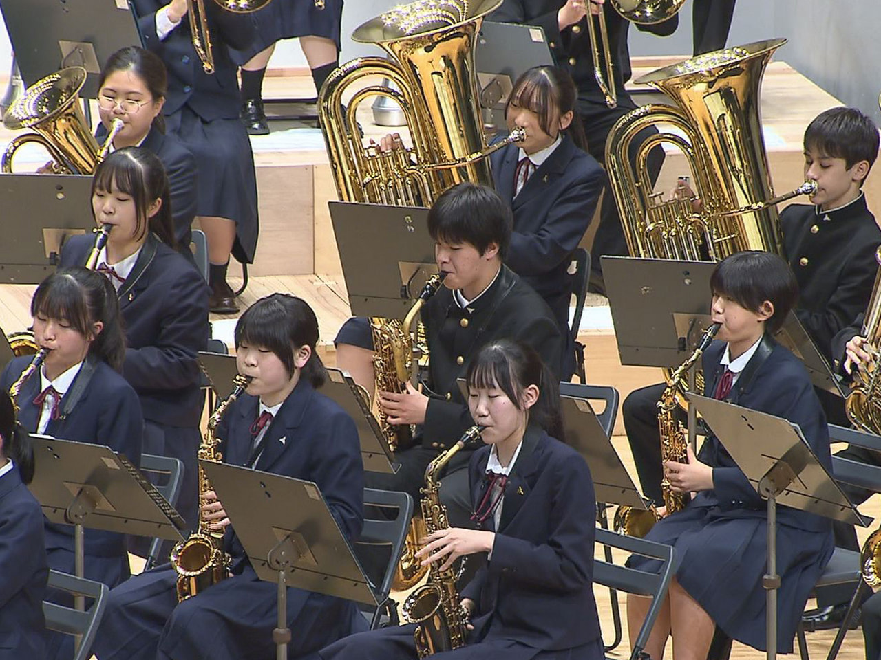 岐阜市の岐阜北高校吹奏楽部の定期演奏会が２７日、市内で行われ、演奏会を最後に引退...