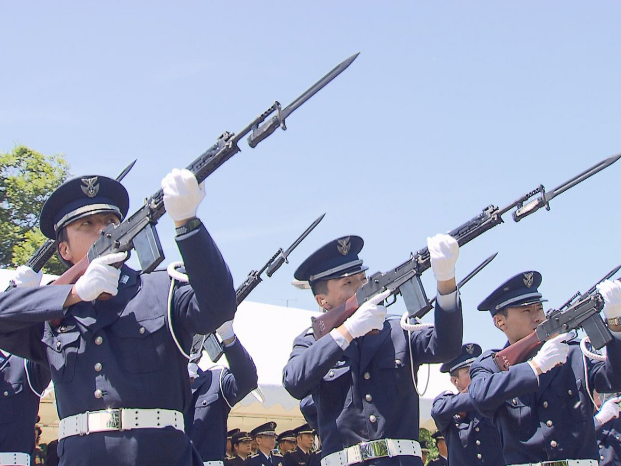 各務原市の航空自衛隊岐阜基地で１７日、公務中に殉職した隊員の追悼式が行われました...