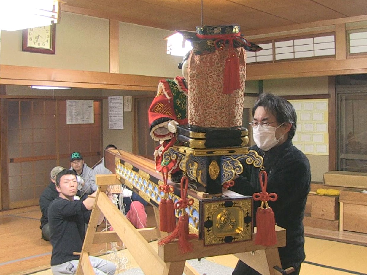 １４日から始まる春の高山祭に向けて、祭り屋台の「からくり」の稽古が行われています...