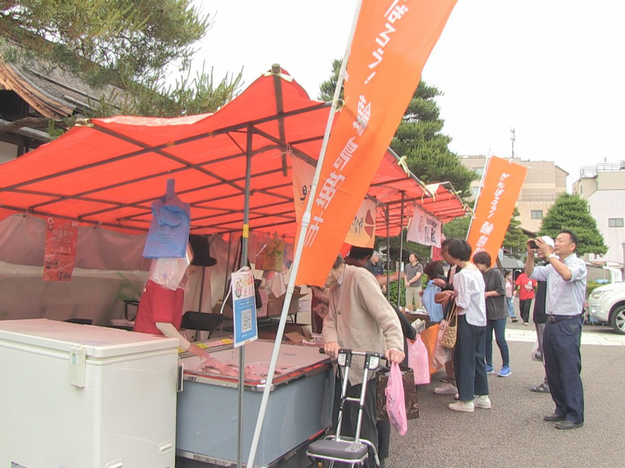 能登半島地震で甚大な被害を受けた石川県の輪島朝市を支援しようと、高山市の2つの朝...