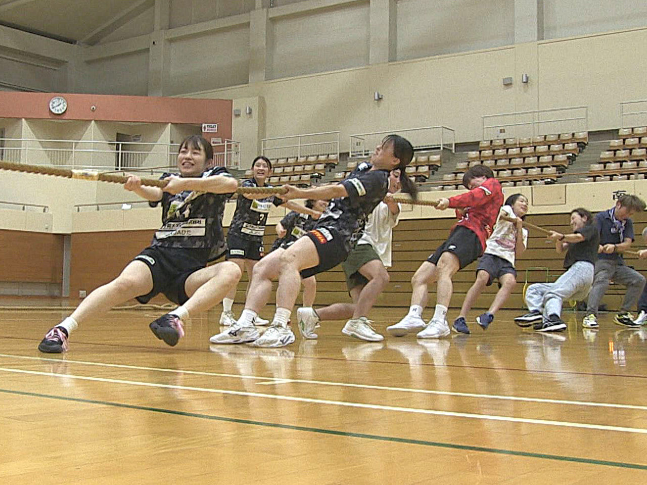 ハンドボール「リーグH」女子の飛騨高山ブラックブルズ岐阜は、岐阜県高山市でファン...