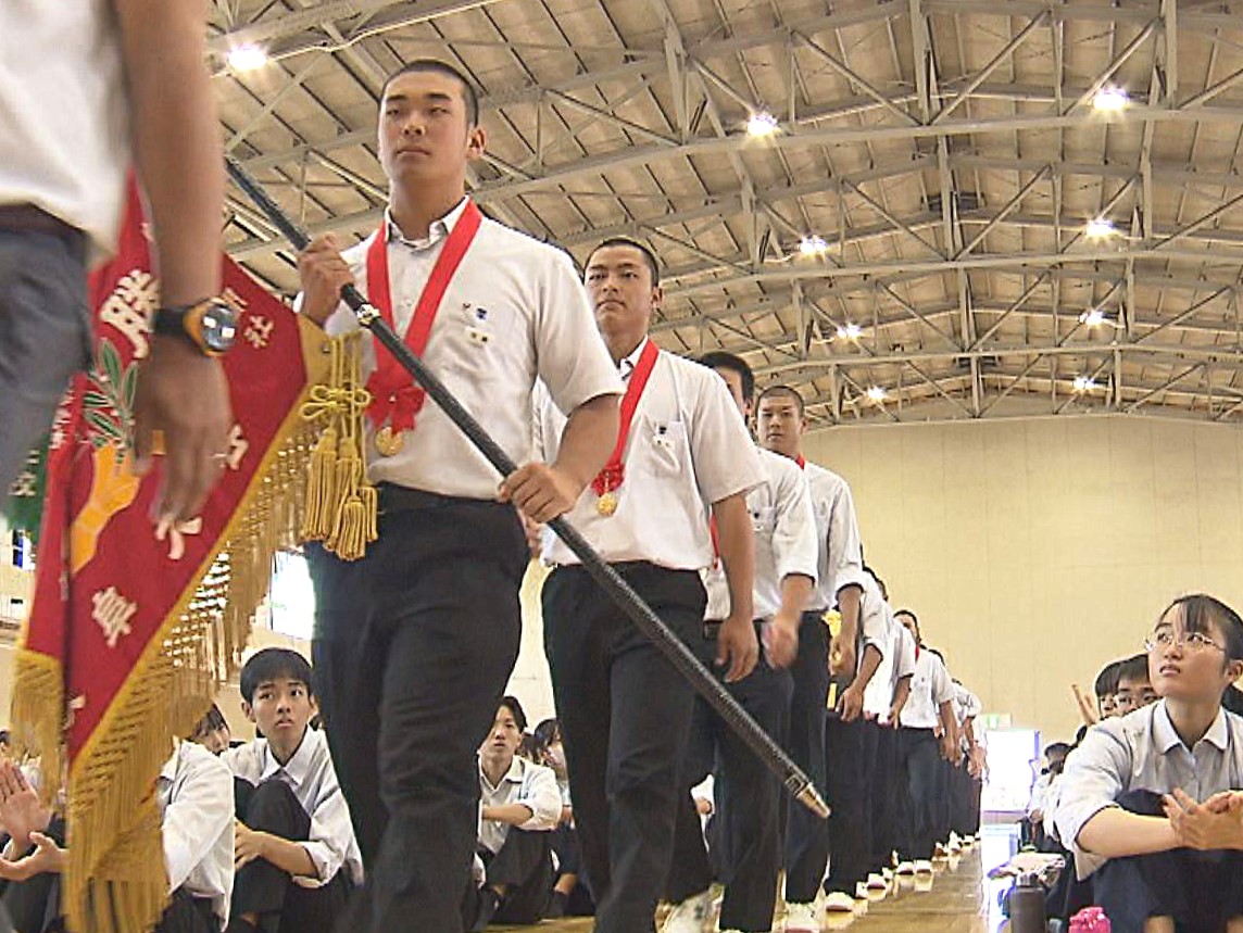 県岐阜商 野球部の壮行会 「一戦必勝」掲げ甲子園に闘志｜ニュース