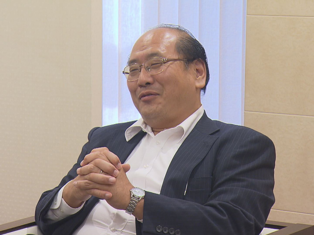 総務省東海総合通信局の局長に７月就任した磯寿生氏が岐阜放送本社を訪れ、今後の取り...