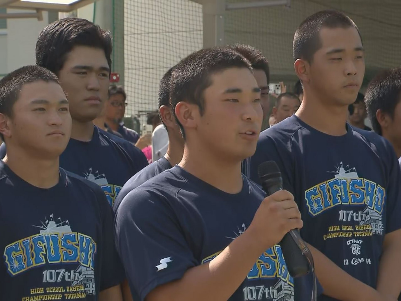 夏の甲子園で全国を沸かせた県岐阜商ナインが２２日、地元岐阜に帰ってきました。 学...