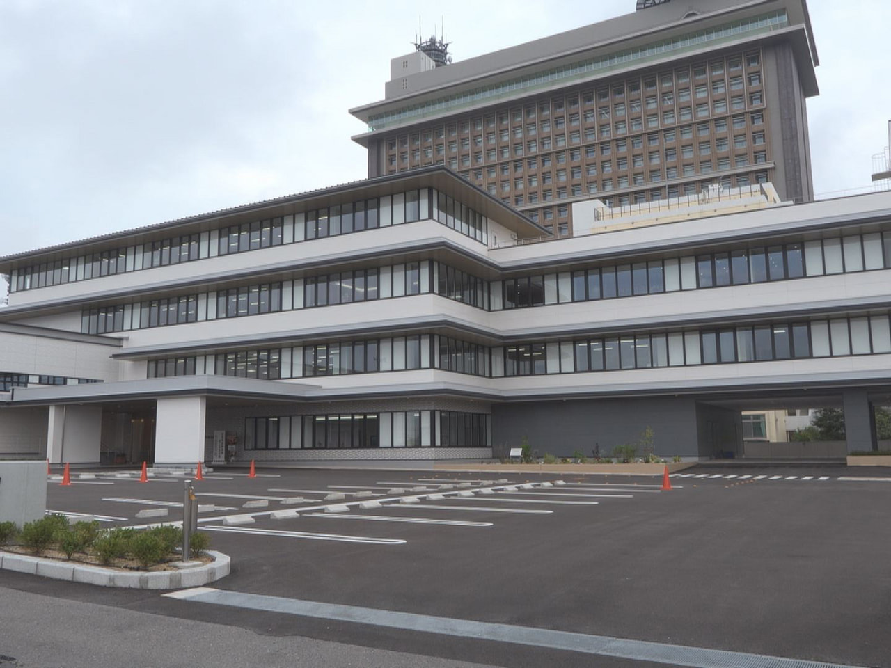 地域医療の拠点、県医師会館が新たに完成し、記念式典が岐阜市で開かれました。 新し...