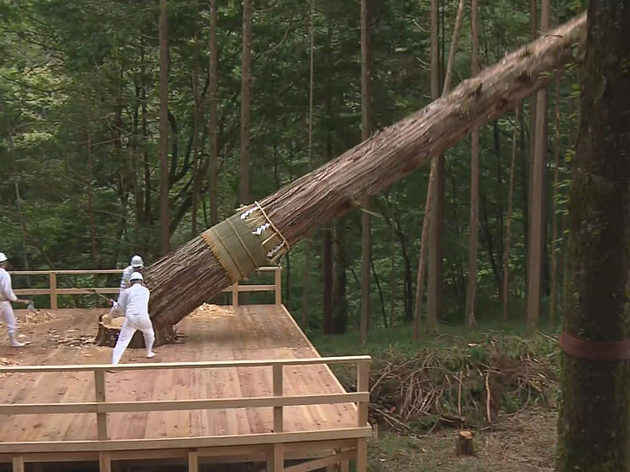 伊勢神宮の社殿を２０年に一度造り替える式年遷宮の行事の一つで、ご神体を納める器の...