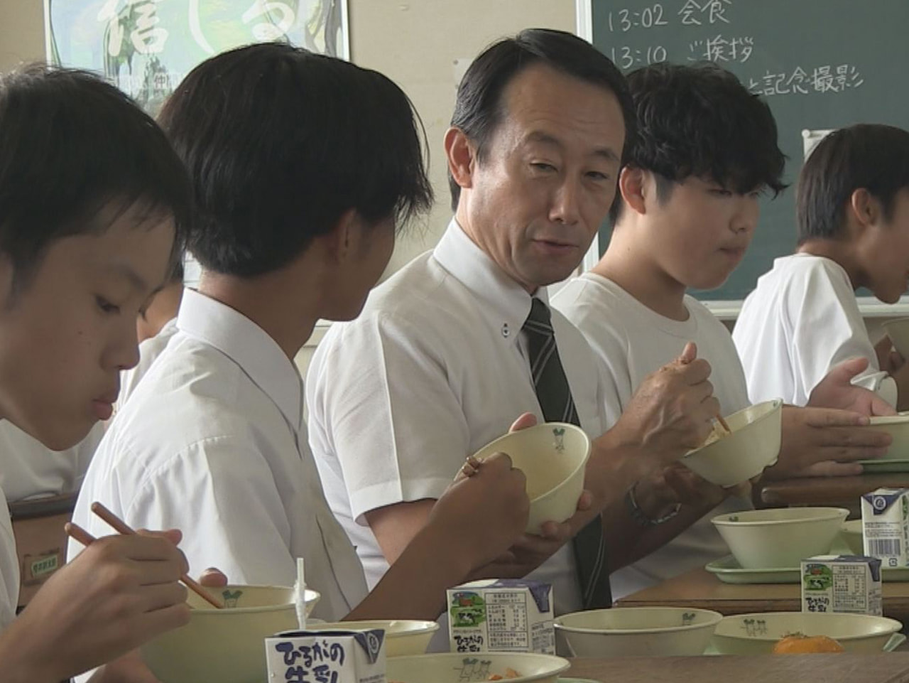 岐阜県の江崎禎英知事と子どもたちと意見交換する「若者未来デザイン会議」が羽島郡岐...