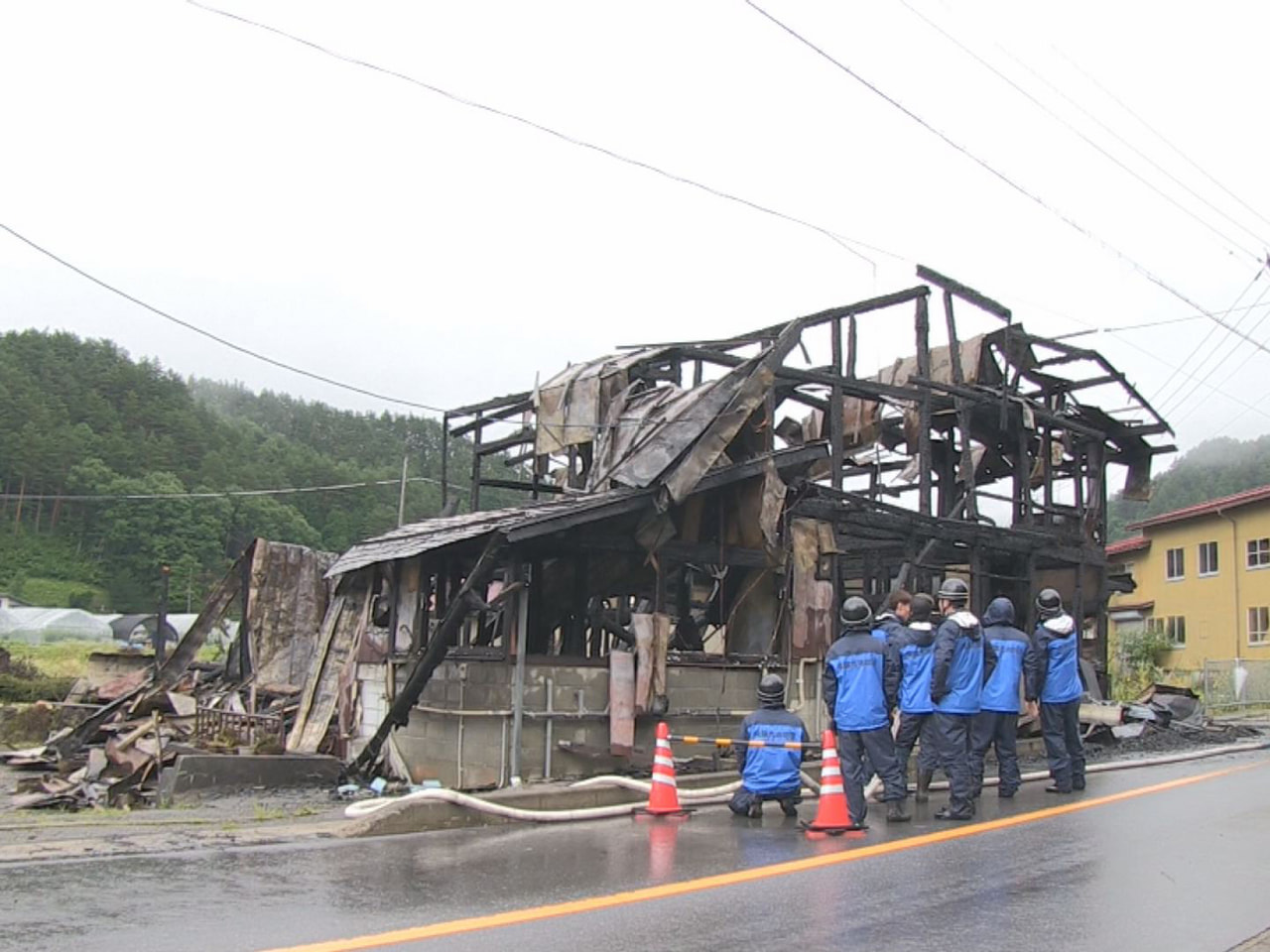 飛騨市の古民家に放火し、火災共済金約７３００万円をだまし取ったとして、県警は１日...