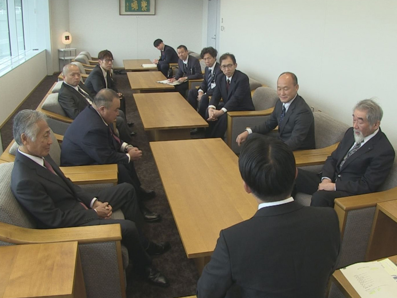 １０月１５日に閉幕した岐阜市の長良川鵜飼。６人の鵜匠らが２１日、市役所を訪れ、柴...