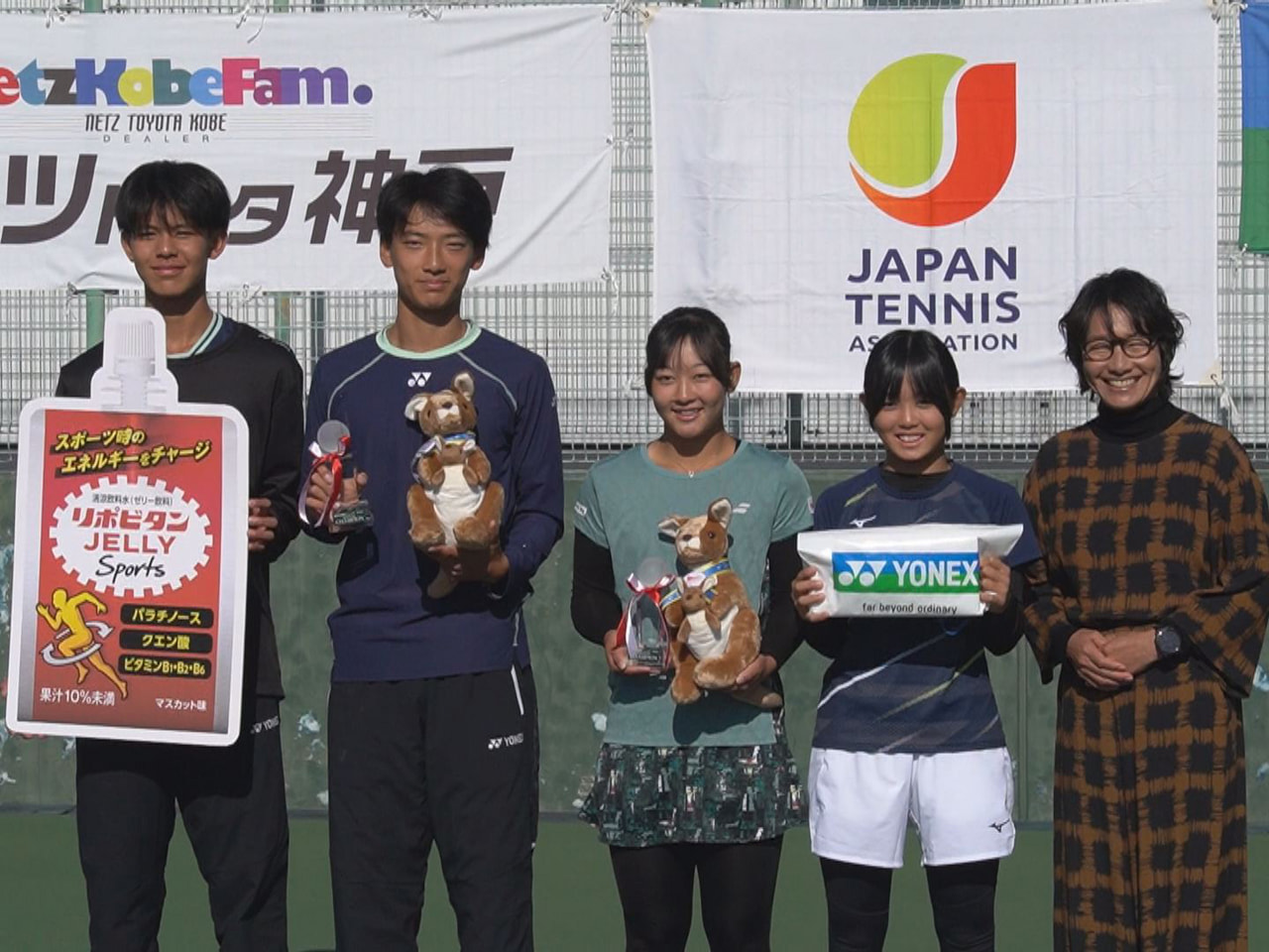 テニスの岐阜国際ジュニアトーナメントが岐阜メモリアルセンターで行われ、若い選手た...