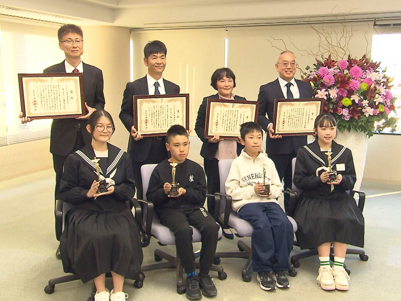 優れた教育活動で成果を上げた県内の小中学校をたたえる「岐阜県優秀校」の表彰式が岐...