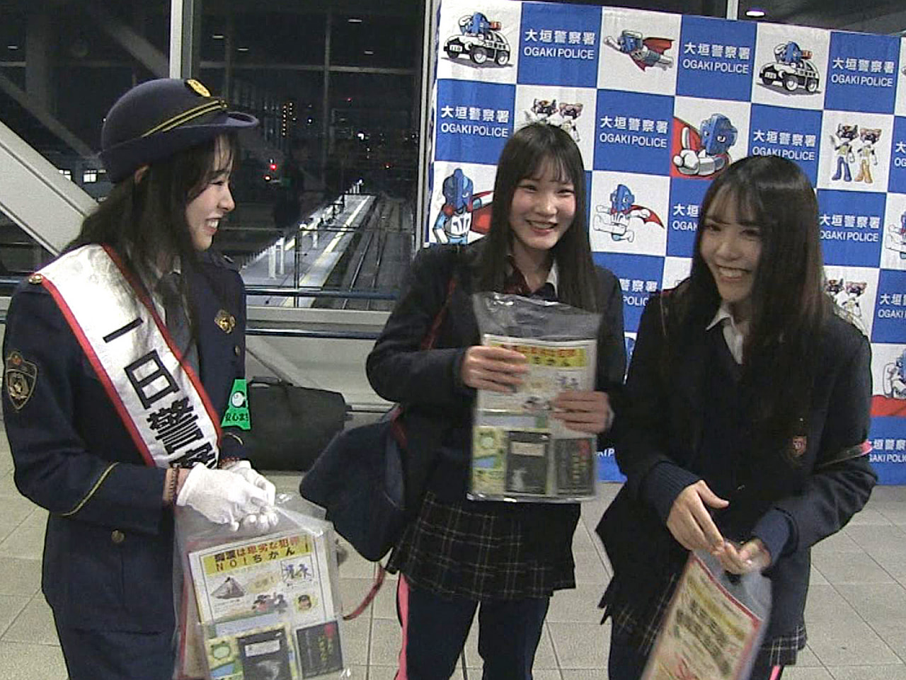 ★激レア★ CHIEFS 警察署長 DVDディスク 3枚組 ☆激レア☆ CHIEFS 警察署長 DVDディスク 3枚組 ☆激レア☆