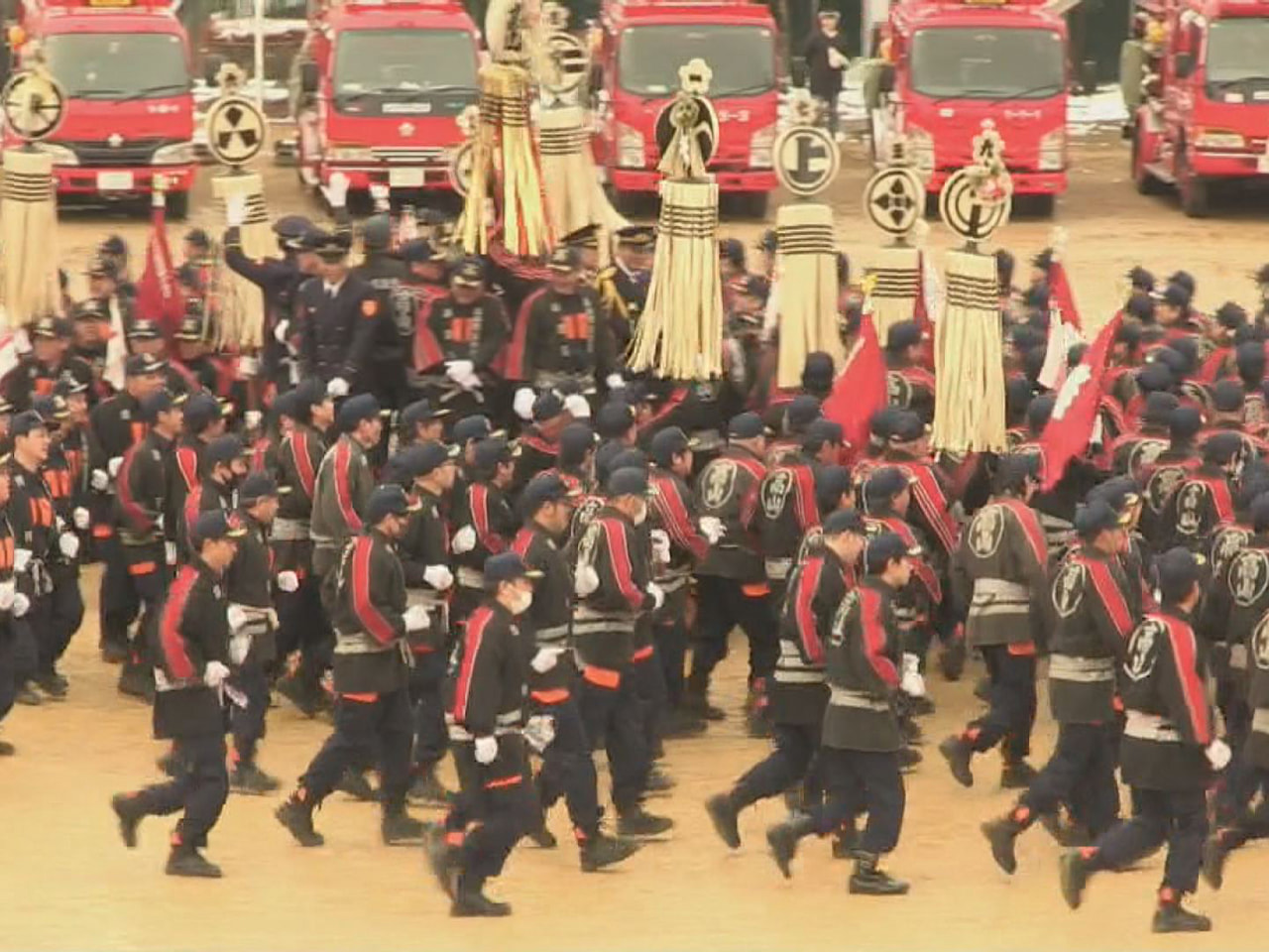 防火や防災の意識を新たにしようと、高山市では５日、江戸時代から伝わる消防出初式が...