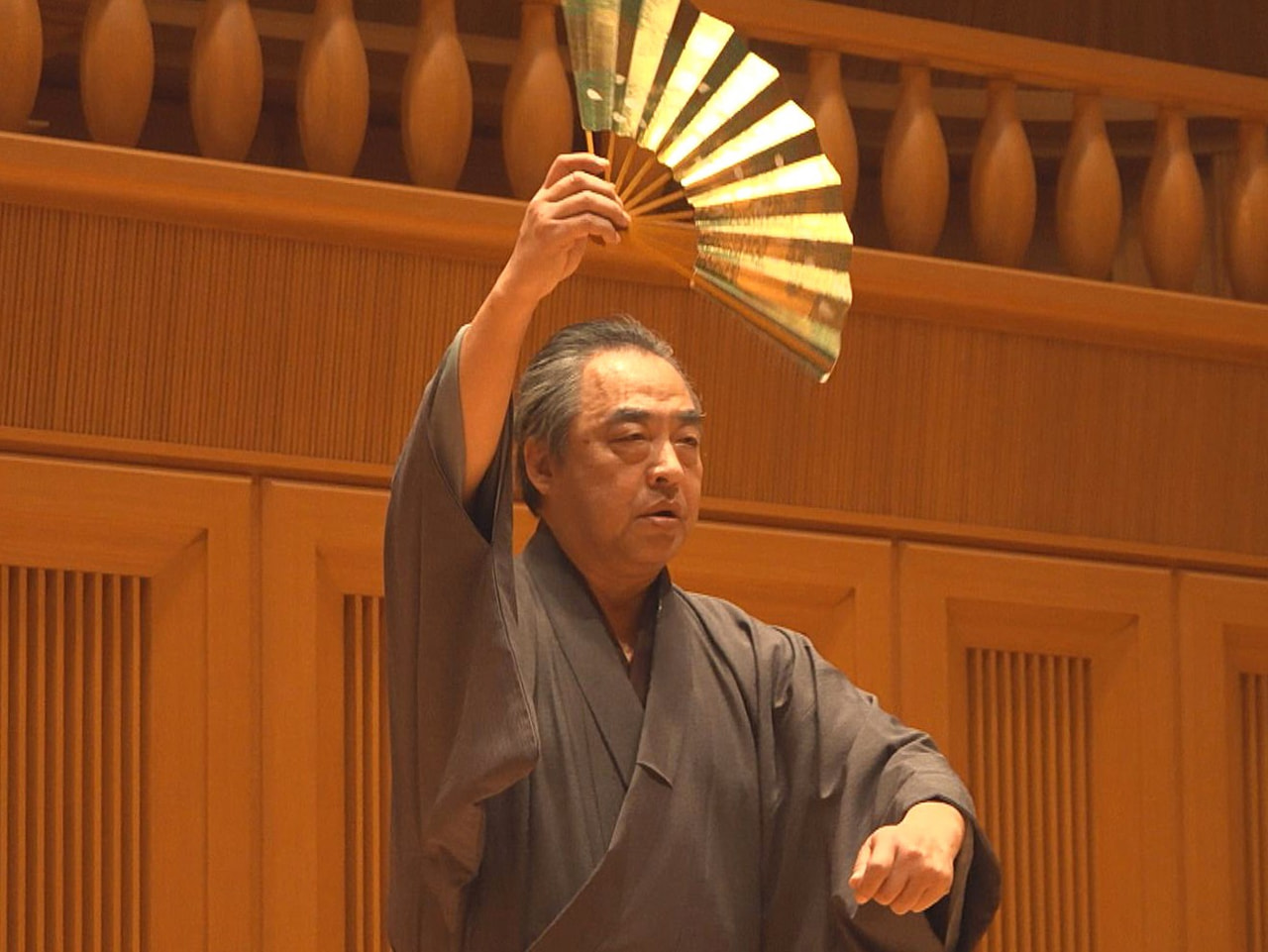 能楽の舞とパイプオルガンが融合する「サラマンカ能」が２月、岐阜市の音楽ホールで上...