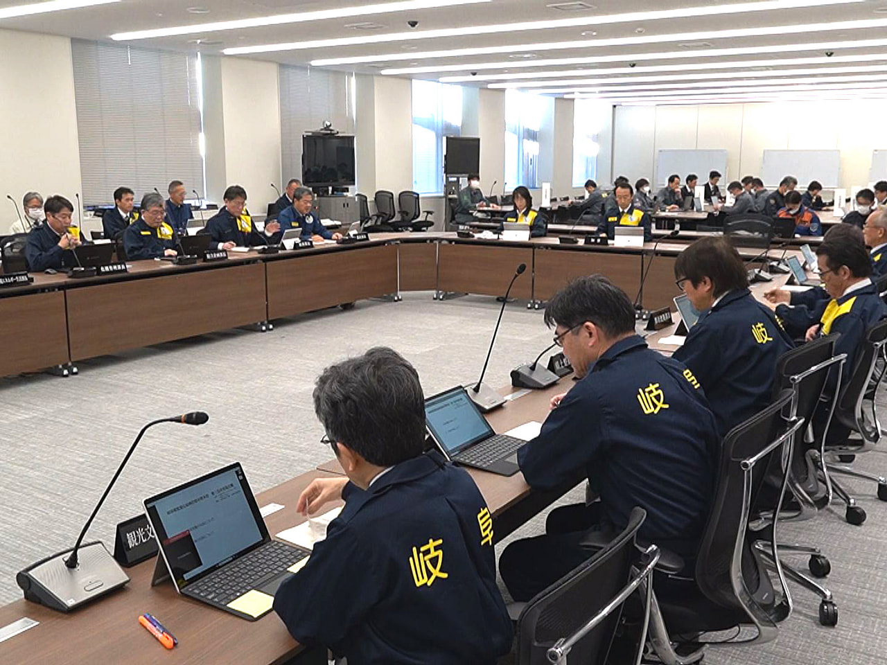 ２１日、岐阜県関市内の養鶏場で死んでいるのが見つかった複数のニワトリが高病原性鳥...