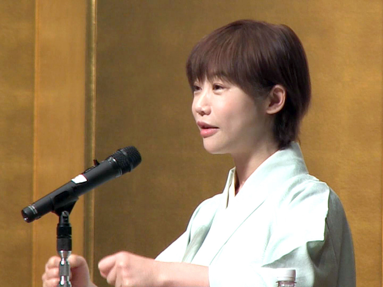 岐阜新聞・岐阜放送 東濃懇談会の新春例会が２９日、多治見市で開かれ、女性落語家の...