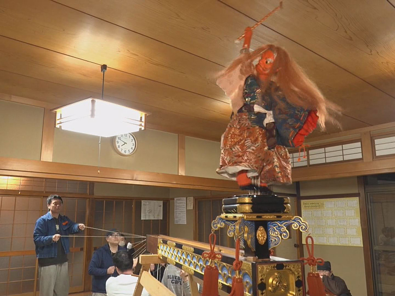 ４月１４日に高山市で開幕する春の高山祭に向けて、祭り屋台の「からくり」の稽古が行...