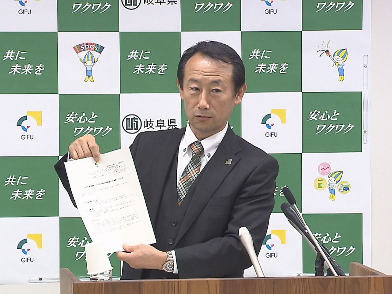 岐阜県の江崎禎英知事は１４日、公用車のカーナビなどのＮＨＫ受信料をめぐり、今月２...