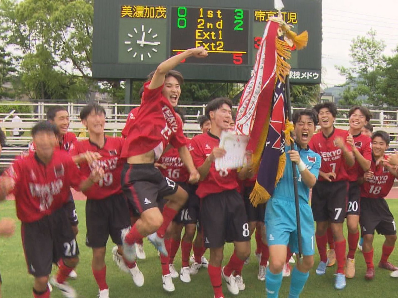 全国高校総合体育大会のサッカー県予選決勝が６日行われ、美濃加茂と帝京大可児が全国...