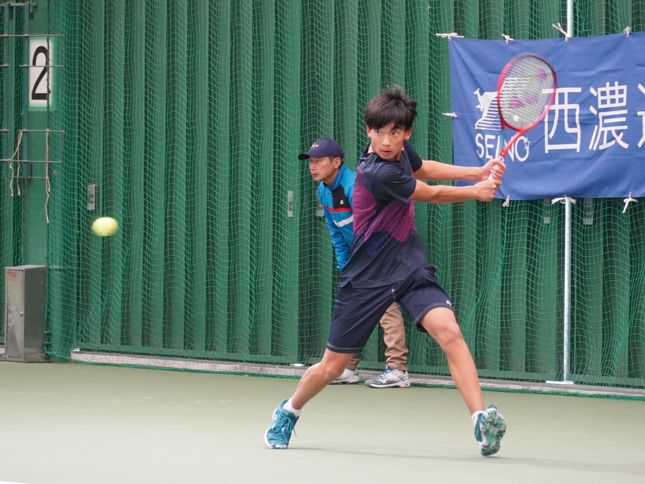 テニスの岐阜国際ジュニアトーナメントが岐阜メモリアルセンターで行われ、若い選手た...