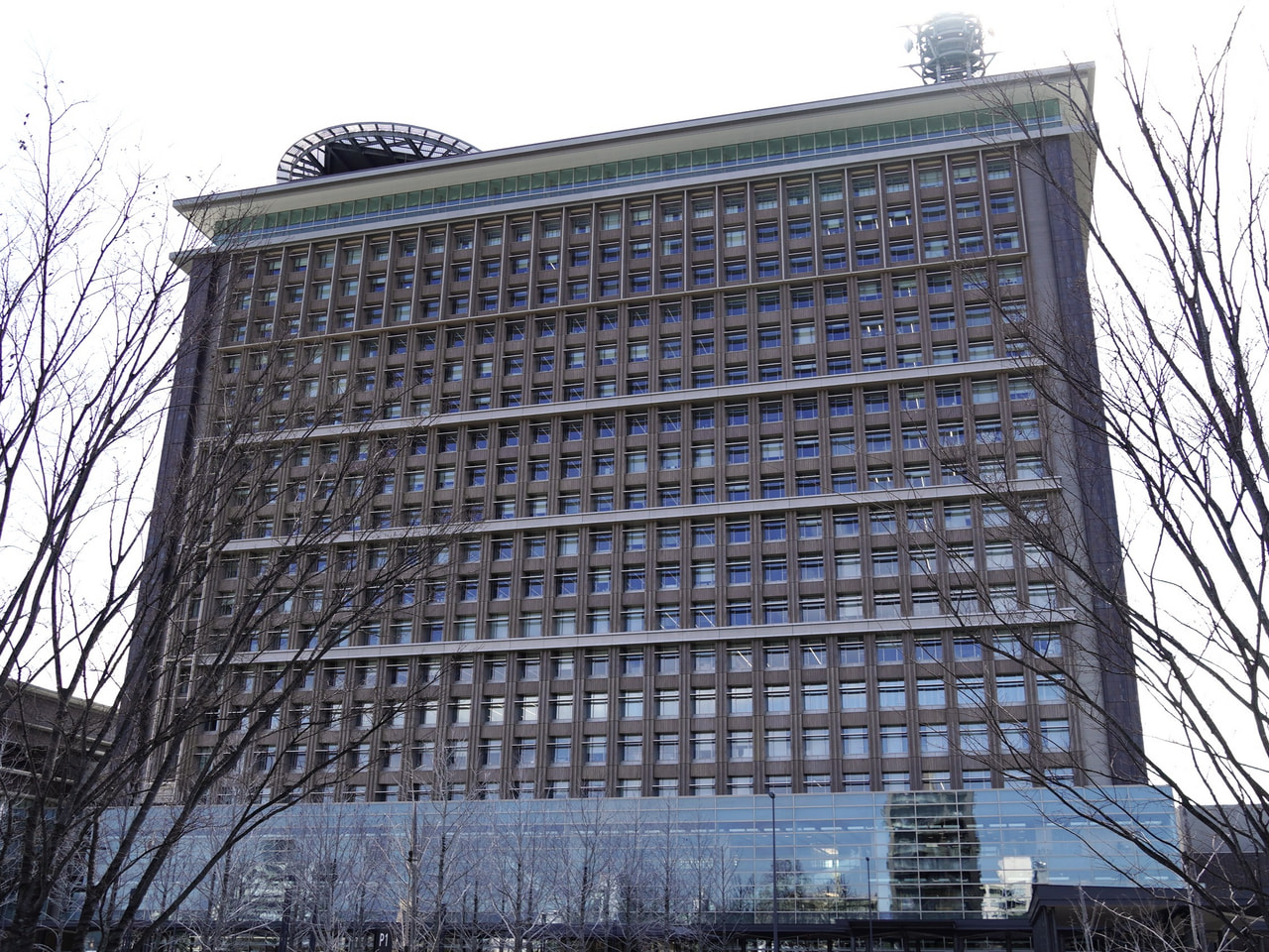 岐阜県は３日、イラン情勢の緊迫化を受けて影響を受ける事業者向けに相談窓口を設置し...